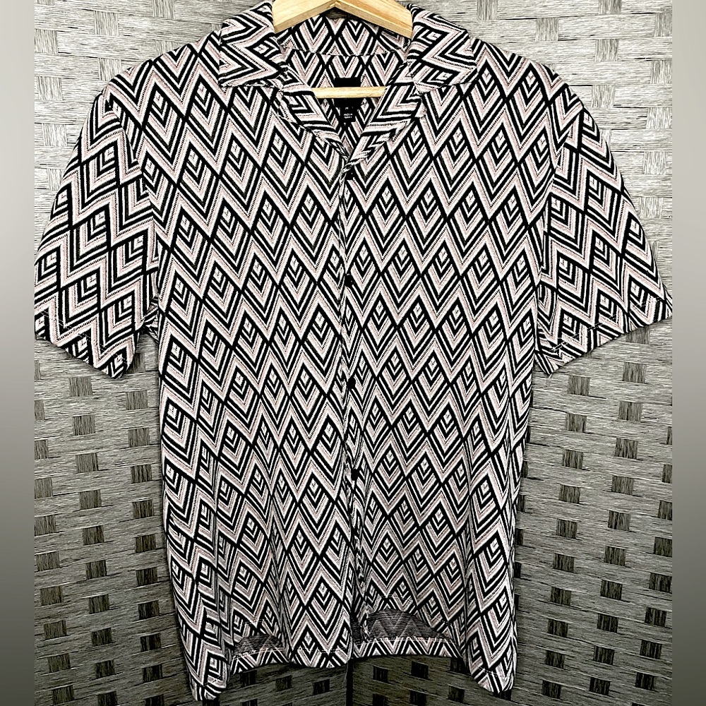 RIVER ISLAND size M “V” patterned relaxed collar Casual Button Down Shirt